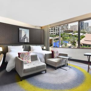 Deluxe Room Pool View with Twin bed