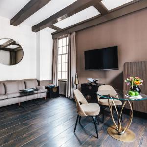 Luxury Suite with Garden View