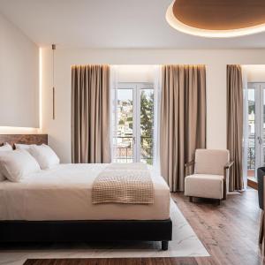 One Bedroom Junior Suite with Side Sea View 