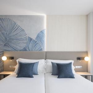 Double or Twin Room with Sea View (1 Adult)