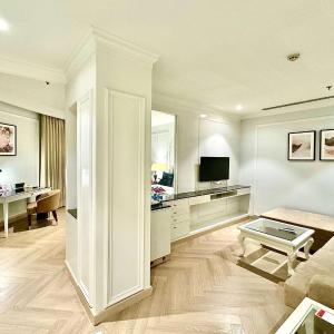 King Bed Deluxe Suite