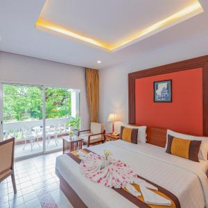 Deluxe River view with balcony