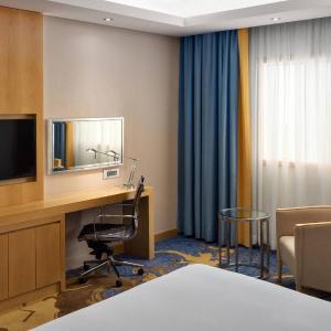 Superior Deluxe Twin Room- Club Floor, Partial Haram View, Lounge access, included Breakfast, Snacks, and Dinner