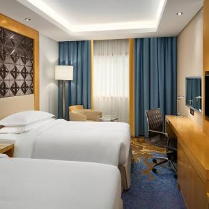 Superior Twin Room, Club Floor, Lounge access, included Breakfast, Snacks, and Dinner	
