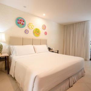 King Room with Roll-In Shower - Disability Access