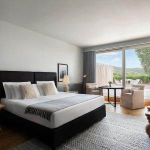 Junior King Suite with Balcony and Garden View