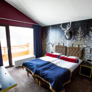 Large Double Room with Balcony and mountain view