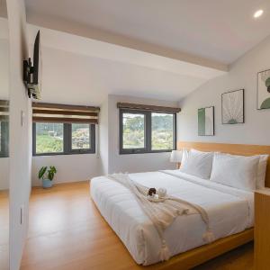 Deluxe Double or Twin Room with Mountain View