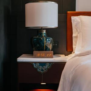 Premium Twin Room with Two Twin Beds and Mountain View - Club Lounge Access