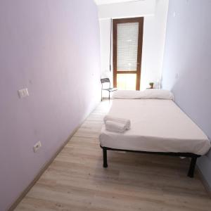 Single Room with Shared Bathroom