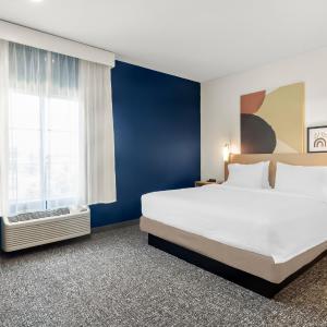 King Room with Roll-In Shower - Mobility and Hearing Access
