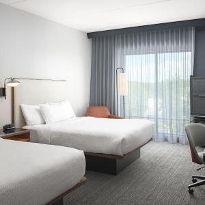 Queen Room with Two Queen Beds and Bathtub - Mobility Access