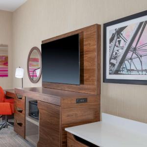 Non-Smoking King Room with Microwave and Refrigerator
