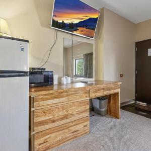 Deluxe King Suite