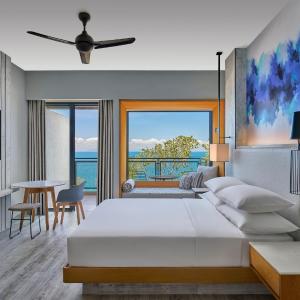 Deluxe King Room with Sea View
