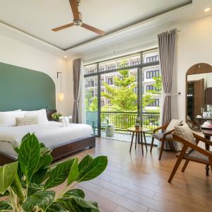 Deluxe Double Room with Balcony | 1 year voucher to freely change your stay date