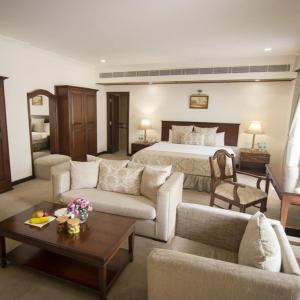 Deluxe Suite Double Bed with 1 way Transfer, Breakfast, 15% off on Food and Soft Beverages, Happy Hours (Buy 1 & Get 1) on select menu at InSomnia