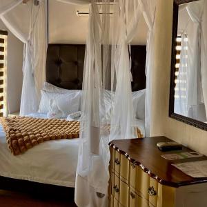 Premium Waterhole Chalet
