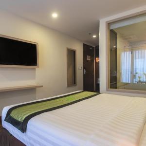 Senior Deluxe Double Room With Balcony 