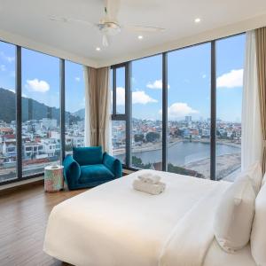 King Room with Mountain View