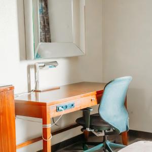 1 KING BED ACCESSIBLE SUITE NONSMOKING