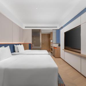 Standard Room with Queen and Double Bed - Extra Floor Space