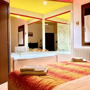Double Room with Spa Bath