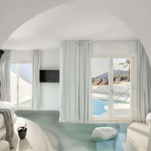 Crystal 2BD Presidential Water Suite with Private Pool