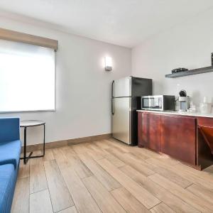 King Suite with Mobility Accessible Roll-In Shower