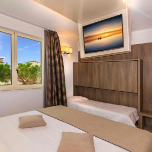Triple Room with Beach Access