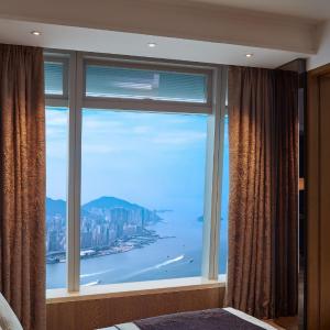 Deluxe Victoria Harbor Suite with King Bed, Club Lounge Access
