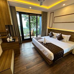 Queen Room with Balcony