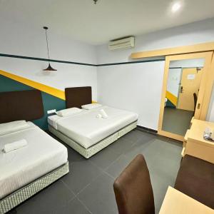 Family Room (3 Adults)