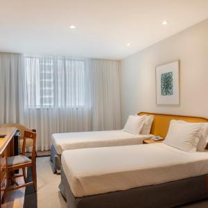 Quarto Superior Executivo com 2 Camas de Solteiro e Vista da Cidade