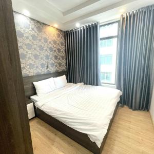 Two-Bedroom Apartment with Sea View