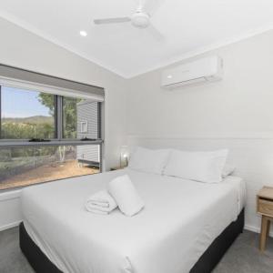 Deluxe 2 Bedroom Cabin - S6 - Waterpark View
