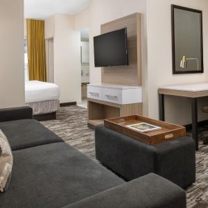 King Executive Suite with Trundle Sofa - Hearing Accessible