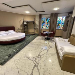 King Studio with Sofa Bed