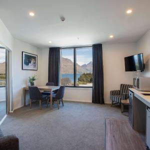 One-Bedroom Accessible Apartment - Lake View