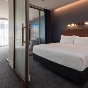 Deluxe One-Bedroom Apartment with King Bed and Terrace