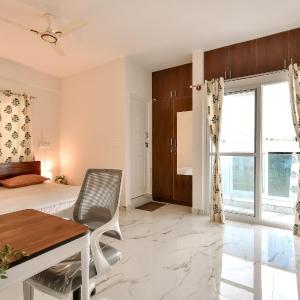 Queen Room with Balcony