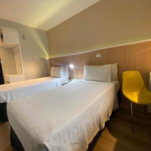 Quarto Executivo com 2 Camas de Solteiro