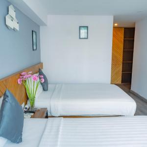 Double or Twin Room with Partial Sea View