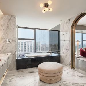 EWOW Suite(Free Mini-bar Drinks)