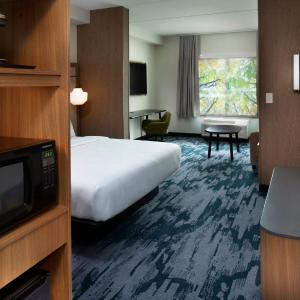 Studio with King Bed, Bathtub and Sofa Bed - Mobility Access/Hearing Accessible