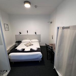 Double Room with Shared Toilet