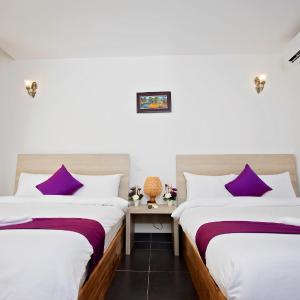 Bungalow Twin Bed with Garden View