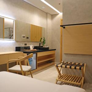 Deluxe Studio
