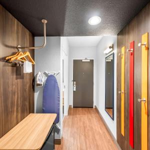 King Room with Walk-In Shower