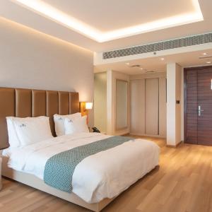 Premium Golf Room - Discover ZOYA